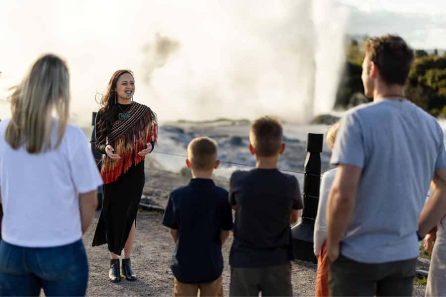 Te Puia: Te Rā Guided Day Tour and Haka Performance - Māori carving and weaving in practice