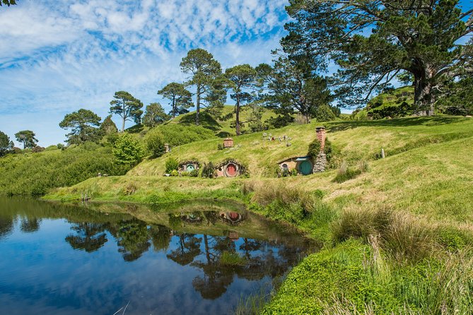 The Hobbiton Movie Set Small-Group Guided Tour from Auckland - A drink at The Green Dragon Inn