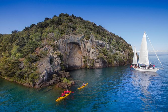 The Maori Carvings Half Day Kayak - A short lesson before the open water