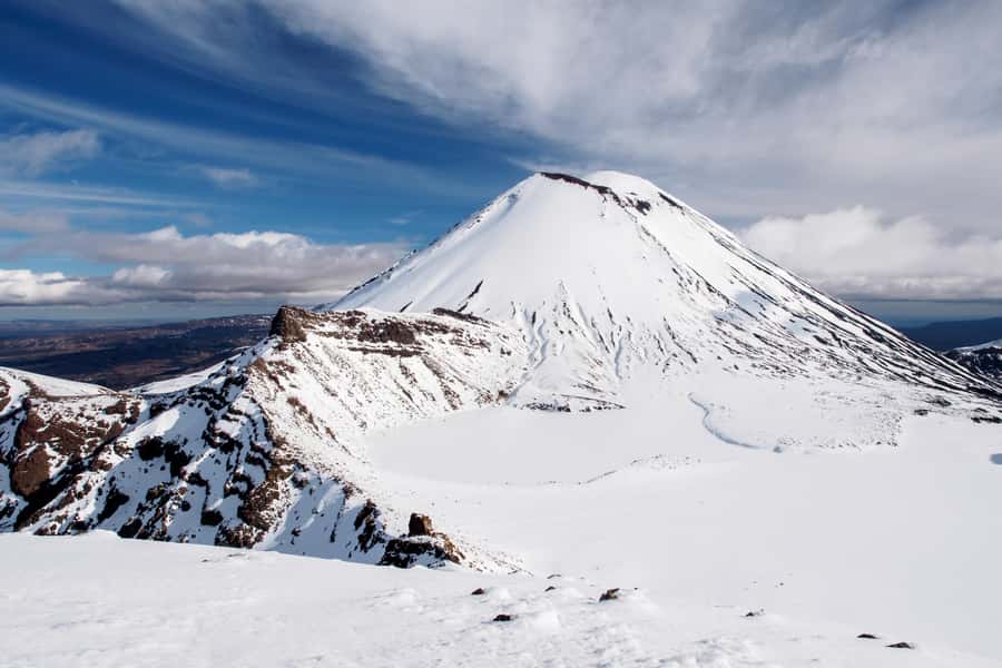 Tongariro Alpine Crossing: Premium Guided Hike - Summer versus winter on Tongariro