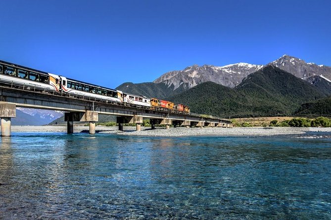 TranzAlpine Train, Arthur's Pass and Castle Hill Day Trip - Lake Pearson and the quieter return route