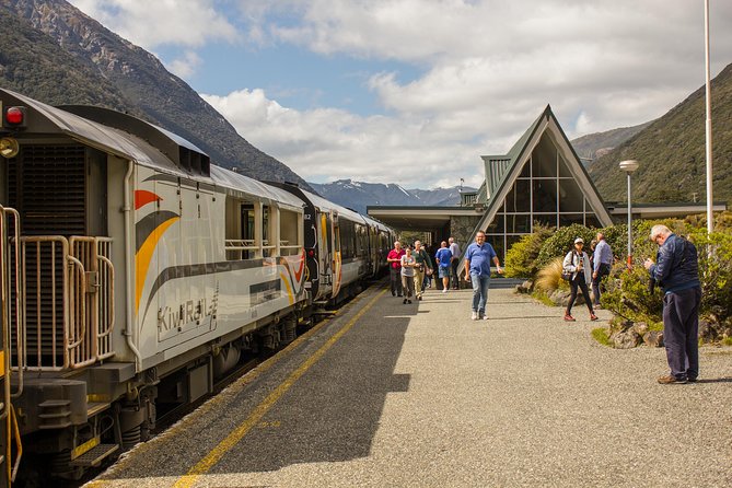 TranzAlpine Train Journey from Greymouth to Christchurch - Seats, viewing decks, and the café car