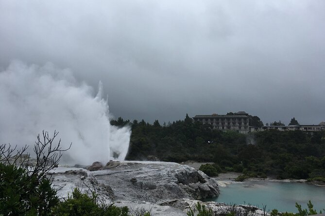 Volcanic Rotorua Day Trip from Auckland - Lake Rotorua and the Government Gardens