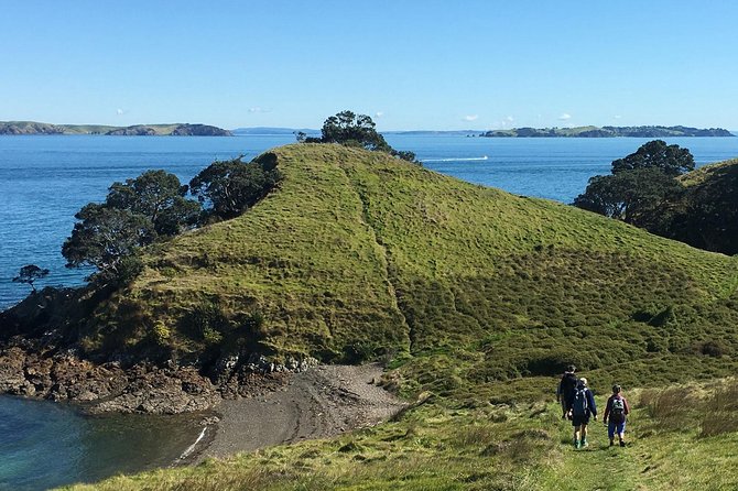 Waiheke Island Double Headland Coastal Walk - Learning about Waiheke while you walk