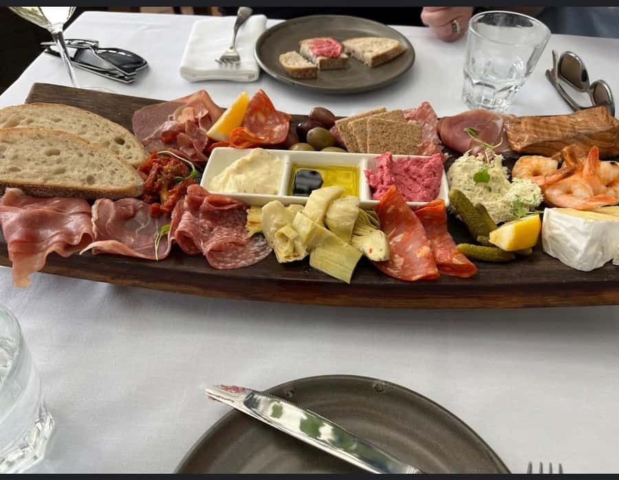 Waiheke: Scenic Taste and Graze Tour with Wine, Whisky, Beer - What $238 buys you