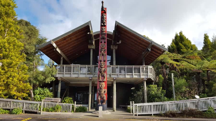 Waitakere Ranges Wilderness Experience Tour from Auckland - Arataki views and Māori carvings