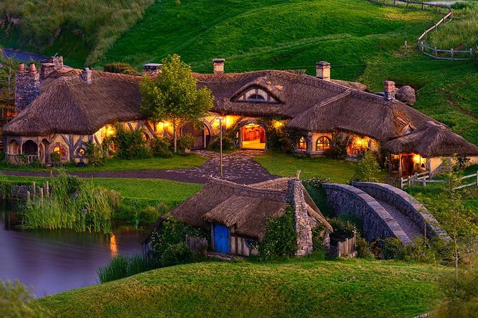 Waitomo Caves & Hobbiton Small Group Tour inc Lunch from Auckland - Karapiro and the road back north