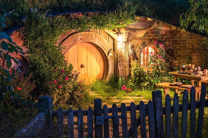 Waitomo Caves & Hobbiton Small Group Tour inc Lunch from Auckland - Who should book it