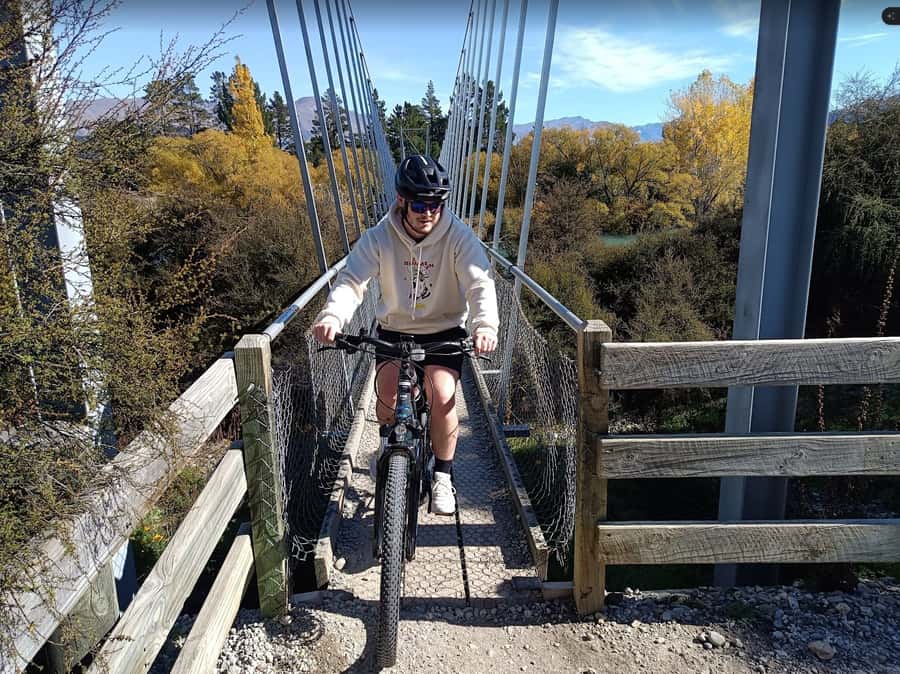 Wānaka And Hāwea: Trail Ride on Bike or E-Bike - Starting in Wānaka with a useful shuttle ride