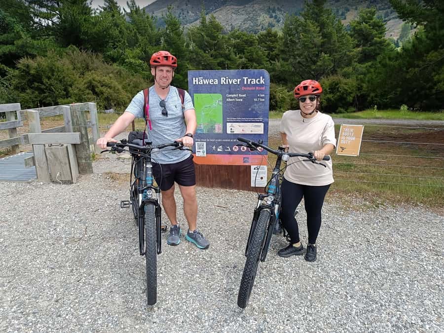 Wānaka And Hāwea: Trail Ride on Bike or E-Bike - Finishing near Wānaka’s famous tree