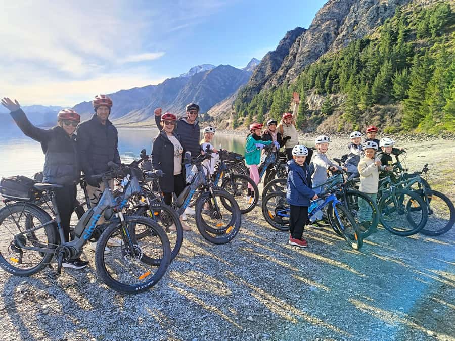 Wānaka And Hāwea: Trail Ride on Bike or E-Bike - Lake Hāwea begins with the best views