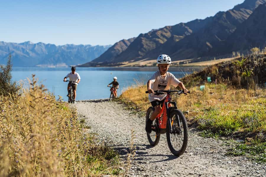 Wānaka: Gladstone Track and Wanaka Trails on Bike or eBike - Lake Hāwea and the six-kilometre Gladstone Track