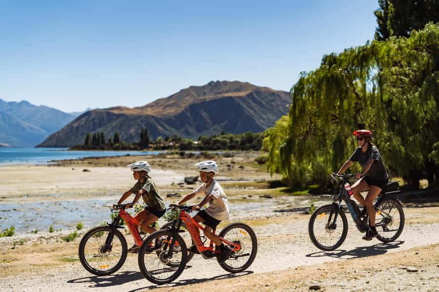 Wānaka: Gladstone Track and Wanaka Trails on Bike or eBike - The shuttle from 103 Ardmore Street to Lake Hāwea