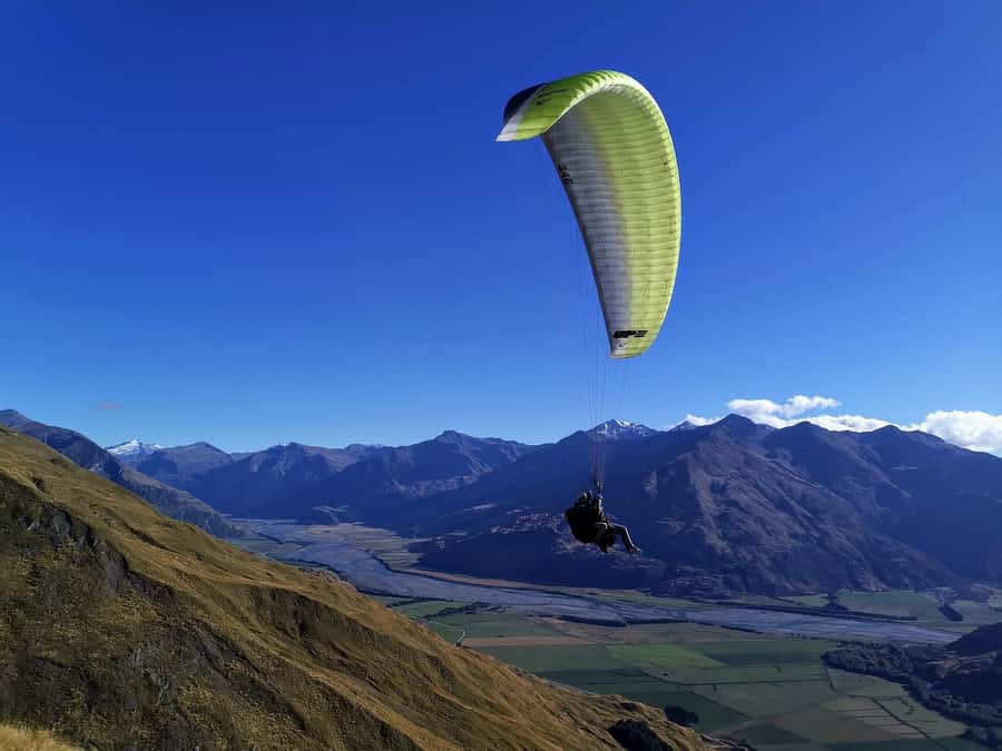 Wanaka: Tandem Paragliding Experience - The 10-minute ride to Pub Corner