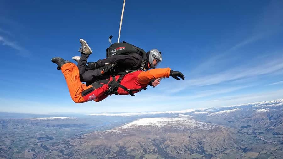 Wanaka: Tandem Skydive Experience - The 20-minute flight over Wanaka